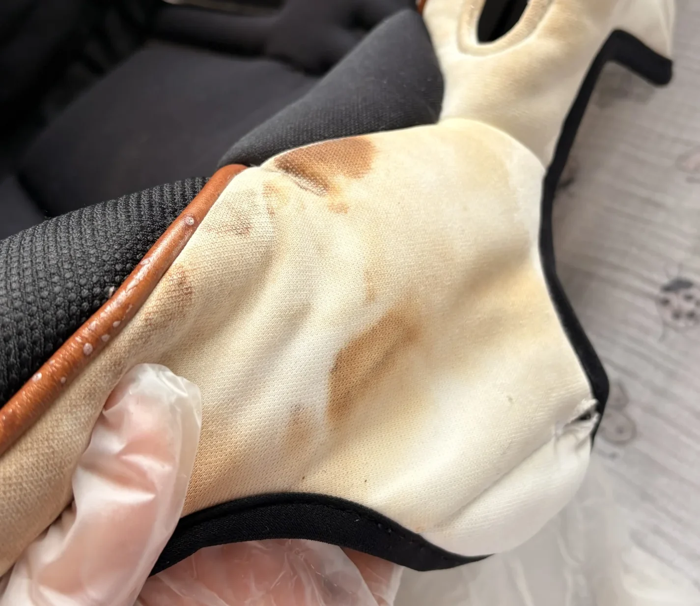 Dirty seat before cleaning